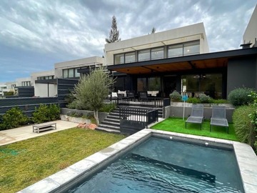 Casa en arriendo mensual en Pie andino 3010, Lo Barnechea - 3 dormitorios, 3 baños