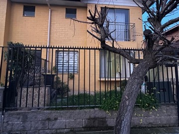 Casa en venta en En venta casa 2 pisos recinto cerrado maipu sin comision, Maipú - 4 dormitorios, 3 baños
