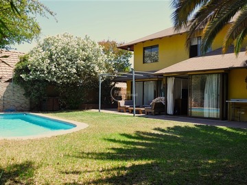 Casa en venta en Av, Las Perdices / Av. El Valle, Peñalolén - 6 dormitorios, 4 baños