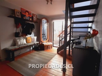 Casa en venta en Camilo mori / emilio aldunate, Peñalolén - 6 dormitorios, 3 baños