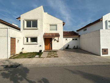 Casa en arriendo mensual en Casa Huechuraba - 4 dormitorios, 4 baños