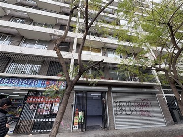 Local Comercial en arriendo mensual en Local comercial en edificio con 300 departamentos, Santiago - 1 baño
