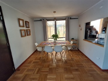 Casa en venta en Villa Santa Elena, Macul - 4 dormitorios, 3 baños