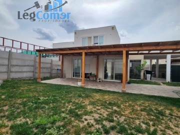 Casa en venta en Se vende 3.600 uf casa mediterránea alto el manzano, tiltil, Til til - 3 dormitorios, 3 baños