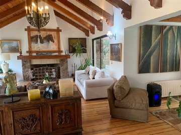 Casa en venta en Preciosa casa en Qunchamali, terreno plano, Las Condes - 5 dormitorios, 6 baños