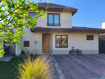 Casa en venta en Avenida Pedro de Aretxabala, Pudahuel - 3 dormitorios, 3 baños