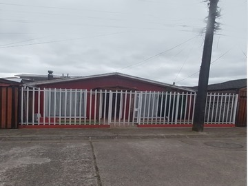 Casa en venta en Avenida Argentina, Valdivia - 5 dormitorios, 2 baños