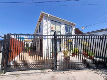 Casa en venta en Amplia casa 4d/3b en barrio tranquilo (140215), Maipú - 3 dormitorios, 3 baños