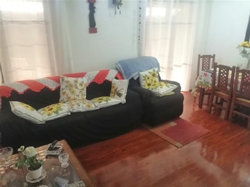 Casa en venta en Metro Santiago Bueras, Maipú - 4 dormitorios, 2 baños