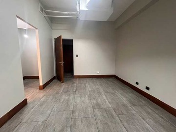 Oficina en arriendo mensual en Oficina de 42 m2 con 1 amplio Privado Edif Telar (87016), Temuco - 2 dormitorios, 2 baños