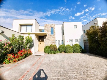 Casa en venta en Hermosa Casa En Condominio (171329), Colina - 4 dormitorios, 4 baños