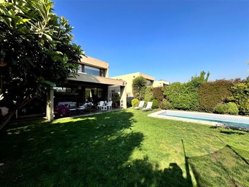 Casa en venta en Condominio Taiquén I, Colina - 3 dormitorios, 4 baños
