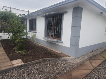 Casa en arriendo mensual en Presidente Madero, Ñuñoa - 3 dormitorios, 2 baños