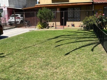 Casa en venta en Abrazo de Maipu, Maipú - 4 dormitorios, 2 baños