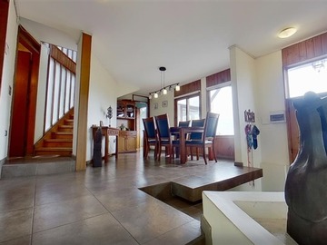 Casa en venta en Venta Espectacular Casa Viña del Mar Av. Lusitania, Viña del Mar - 5 dormitorios, 4 baños