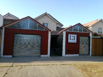 Casa en venta en Venta Propiedad con Locales Comerciales Avda los Halcones - 4 dormitorios, 5 baños
