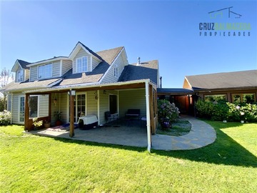 Casa en venta en Faro Los Colonos, Puerto Varas - 4 dormitorios, 4 baños