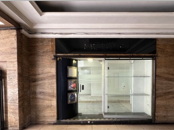 Local Comercial en arriendo mensual en Bombero Adolfo Ossa esquina con Paseo Ahumada, Santiago, Santiago - 1 baño