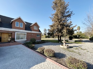 Casa en venta en Algarrobal, chicureo poniente, Colina - 6 dormitorios, 6 baños