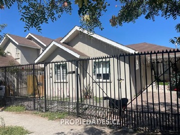Casa en venta en Los Nogales / La Casona, Colina - 3 dormitorios, 2 baños