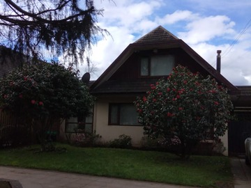Casa en venta en Avenida Javiera Carrera.-, Temuco - 4 dormitorios, 3 baños