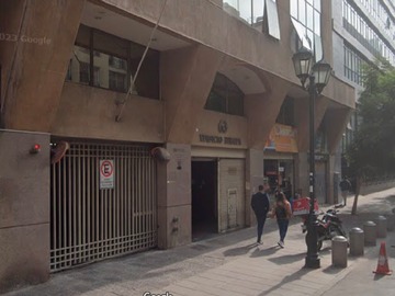 Estacionamiento en venta en Serrano 63, Santiago