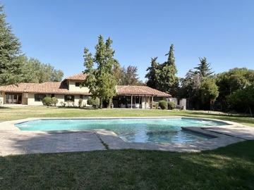 Casa en venta en Los algarrobos, Colina - 4 dormitorios, 4 baños