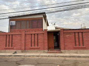 Casa en venta en Casa y Jardín Infantil (104462), Arica - 3 dormitorios, 2 baños