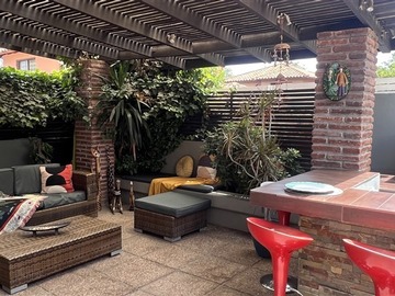 Casa en venta en Pintor gil de Castro, La Reina - 4 dormitorios, 4 baños