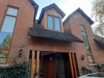 Casa en venta en Los Halcones / Bernardo Larraín Cotapos, Lo Barnechea - 6 dormitorios, 5 baños