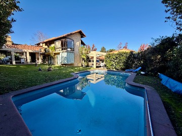 Casa en venta en Casa Amplia con Jardín en Sector Tranquilo (164051), Santiago - 6 dormitorios, 6 baños