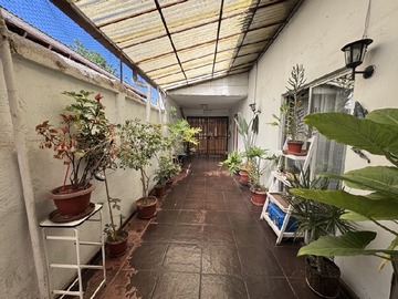 Casa en venta en Casa en barrio residencial san isidro, Santiago - 3 dormitorios