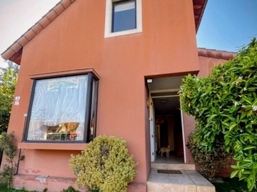 Casa en venta en Faldeos de Antupiren, Peñalolén - 5 dormitorios, 3 baños