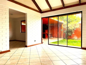 Casa en venta en La Plaza Norte 6920, Peñalolén - 4 dormitorios, 2 baños