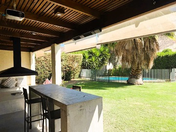 Casa en venta en Vivienda Luminosa en Entorno Tranquilo (170433), Colina - 3 dormitorios, 4 baños