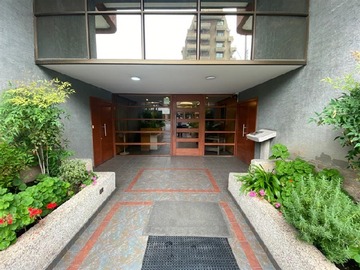 Oficina en venta en Metro Escuela Militar, Las Condes - 2 dormitorios, 1 baño
