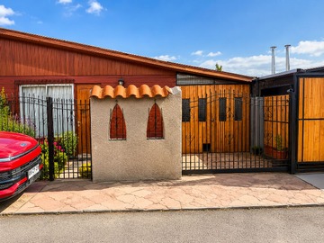 Casa en venta en Pasaje Juan Pablo II 11395, La Florida, Región Metropolitana de Santiago 8240000, Chile, La Florida - 2 dormitorios, 1 baño