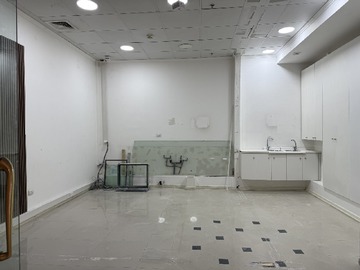 Local Comercial en arriendo mensual en Kennedy lateral / Hotel Marriott, Las Condes - 2 dormitorios, 1 baño
