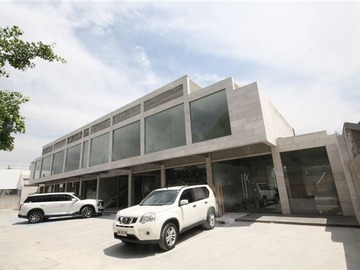 Local Comercial en arriendo mensual en Av. Vitacura // Gerónimo de Alderete // Las Hualtatas, Vitacura - 2 baños