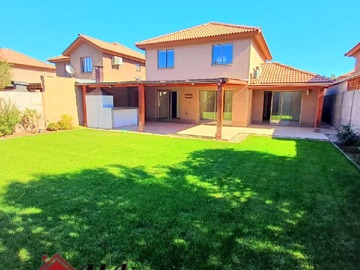 Casa en arriendo mensual en Se arrienda casa Remanso de Chicureo (94235), Colina - 4 dormitorios, 3 baños