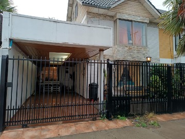 Casa en venta en Madreselva y parque central oriente, Maipú - 5 dormitorios, 4 baños