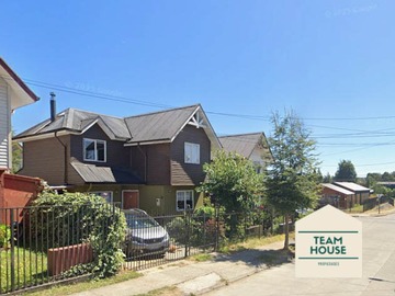 Casa en venta en San Martin 1410, Valdivia - 5 dormitorios, 2 baños