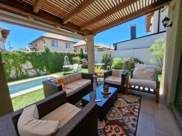 Casa en venta en Hacienda Esmeralda II Sector Oriente Talca, Talca - 4 dormitorios, 3 baños