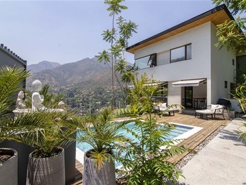 Casa en venta en Anglo American School, Lo Barnechea - 5 dormitorios, 5 baños
