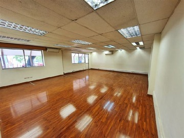 Oficina en arriendo mensual en Quilin // Municipalidad de Macul, Macul - 12 dormitorios, 8 baños