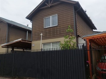 Casa en venta en A pasos municipalidad de padre las casas, Padre Las Casas - 2 dormitorios, 2 baños