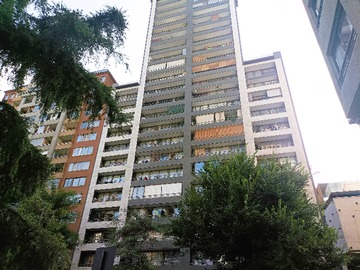 Departamento en venta en Frente a Plaza San Isidro. Metro Santa Lucia (174101), Santiago - 1 dormitorio, 1 baño