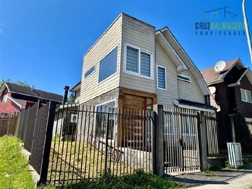Casa en venta en A 5 minutos del centro, entrada sur de Puerto Varas, Puerto Varas - 3 dormitorios, 3 baños
