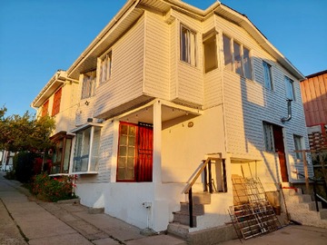Casa en venta en San Luis 332, Valparaíso, Región de Valparaíso 2340000, Chile, Valparaíso - 4 dormitorios, 2 baños