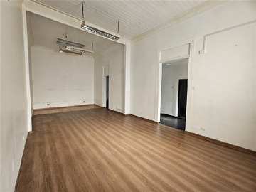 Oficina en arriendo mensual en Metro Parque Almagro, Santiago - 2 dormitorios, 2 baños
